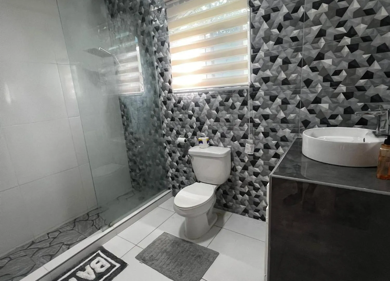 Montego Bay 4 Star Ensuite Rooms מונטגו ביי